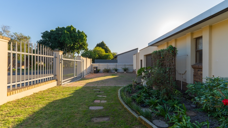 5 Bedroom Property for Sale in Amandelrug Western Cape